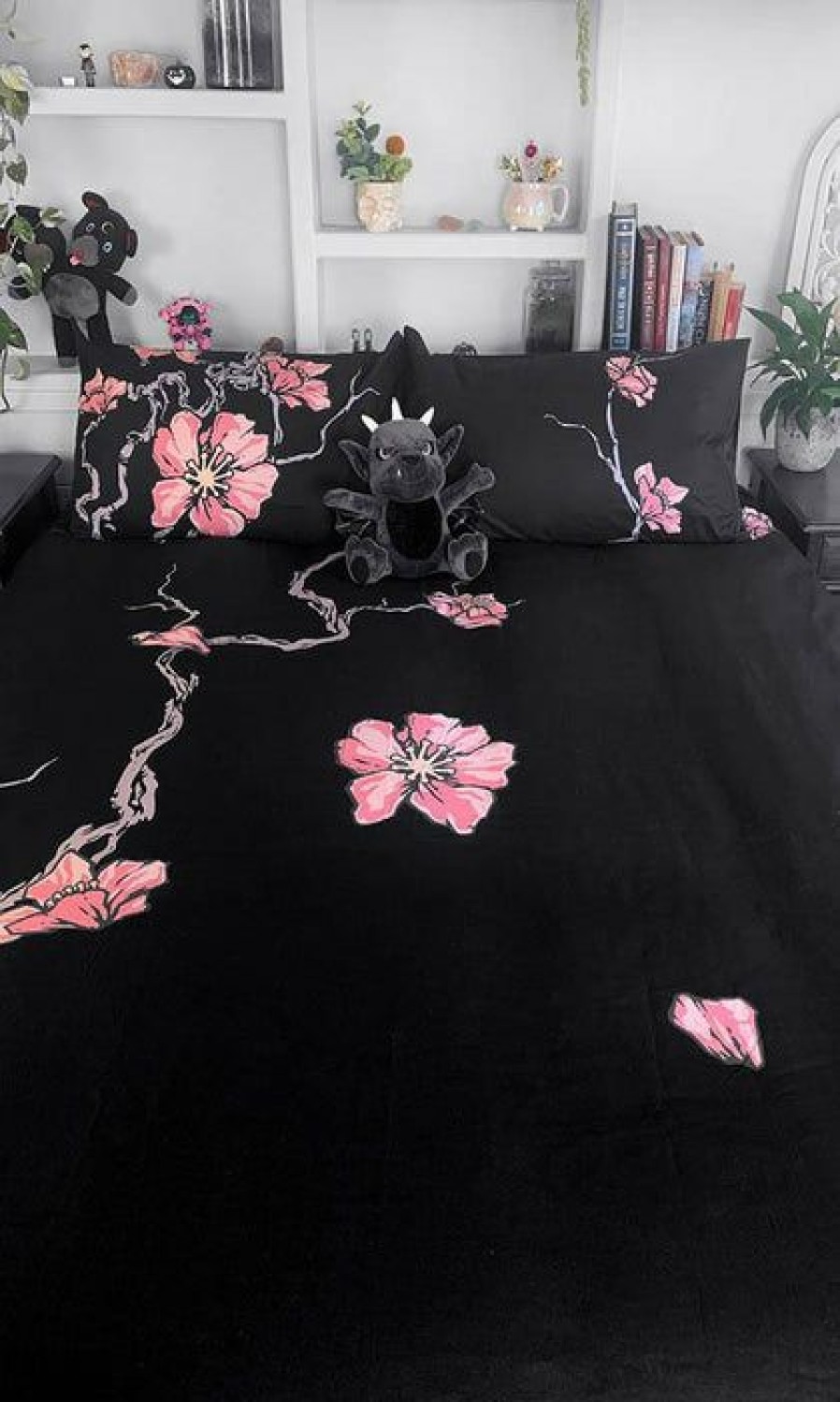 Accessories * | Outlet Hells Blankets All Sakura Akumu | Queen Quilt Set