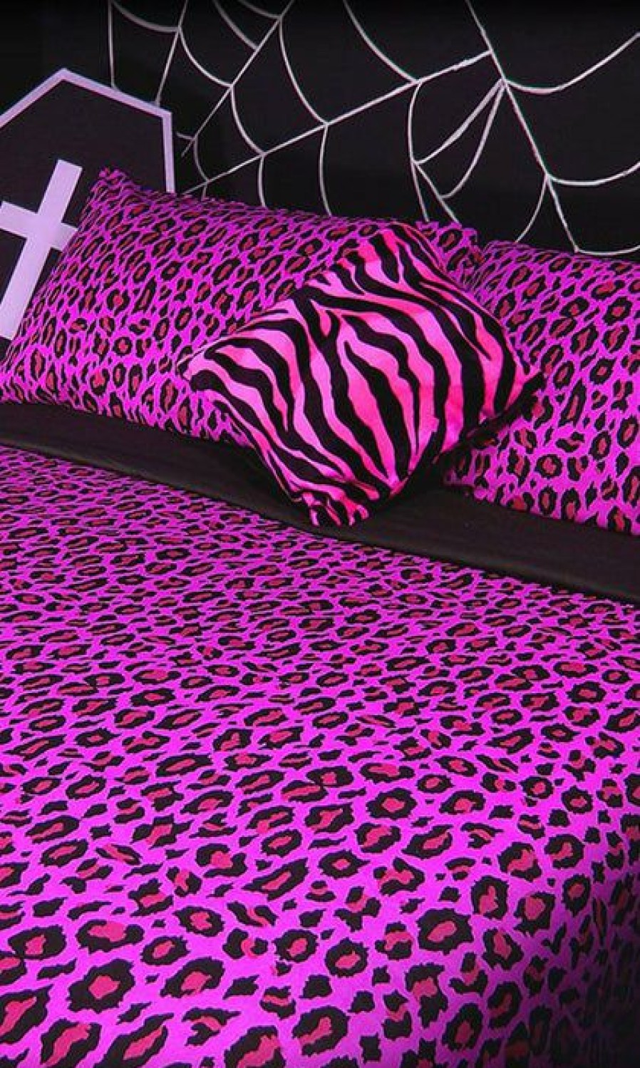 Accessories * | New Hells Blankets All Candy Leopard | Queen Quilt Set