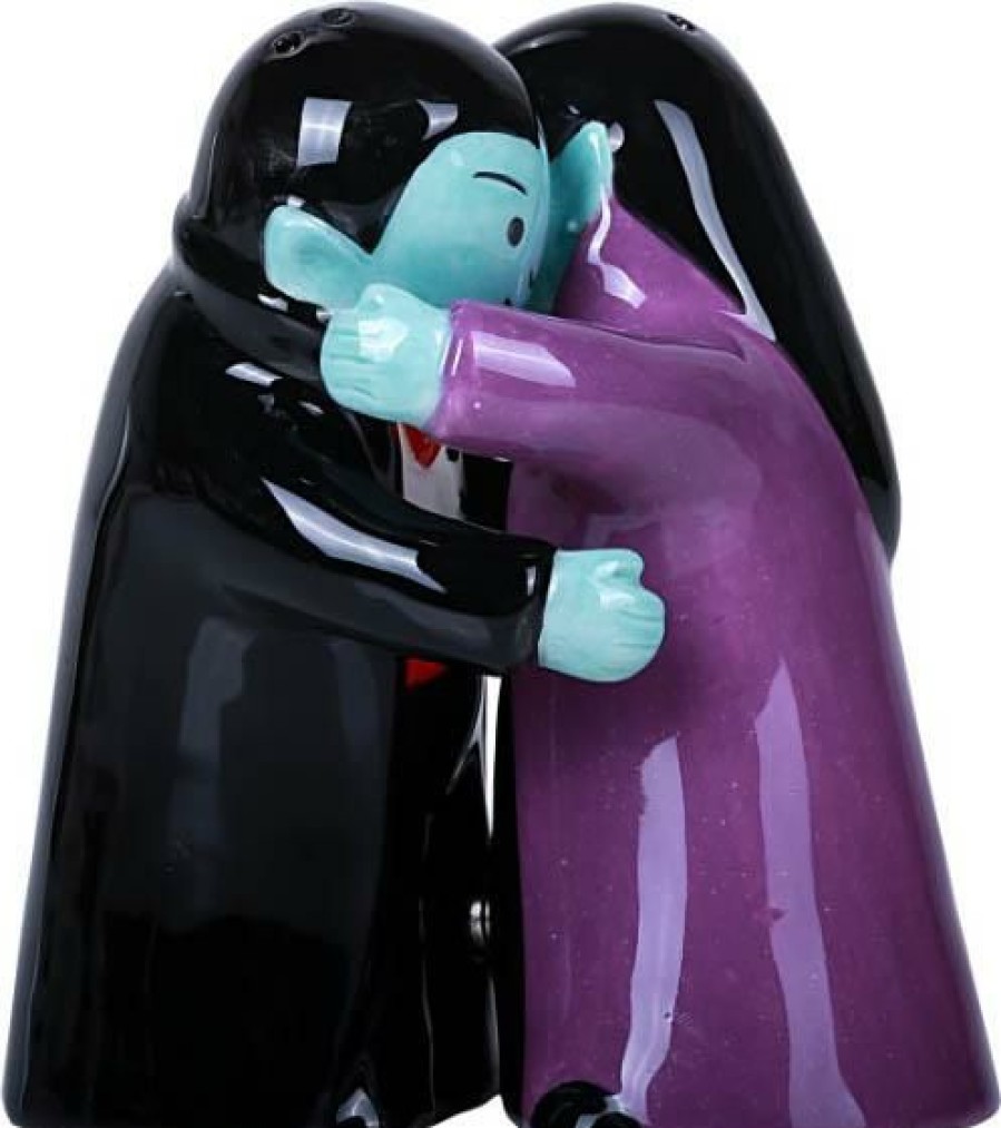 Homewares * | Best Sale Gothic Gifts Gothic Homewares Hugging Vampires | Salt And Pepper Shaker Set