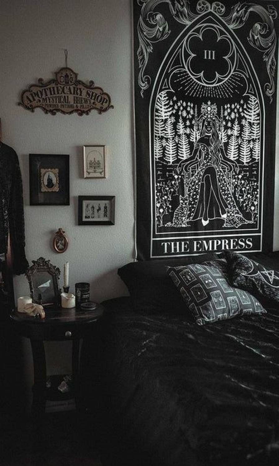 Homewares * | Best Deal The Pretty Cult Gothic Homewares The Empress | Tapestry